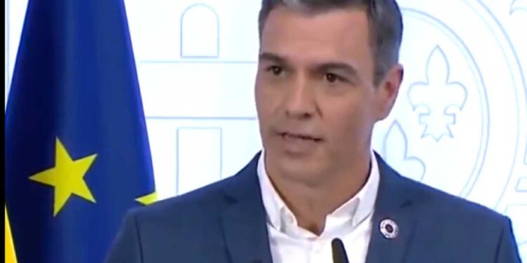 Pedro Sánchez pide que no use corbata como medida al ahorro energético