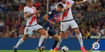 El Rayo baja el nivel de euforia del Barcelona