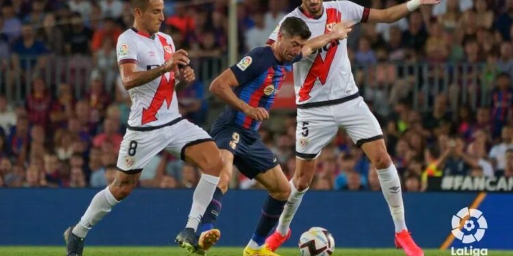 El Rayo baja el nivel de euforia del Barcelona