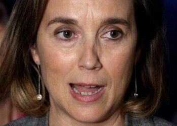 Cuca Gamarra acusa a Sánchez de imponer su plan energético y luego subirse al Falcon