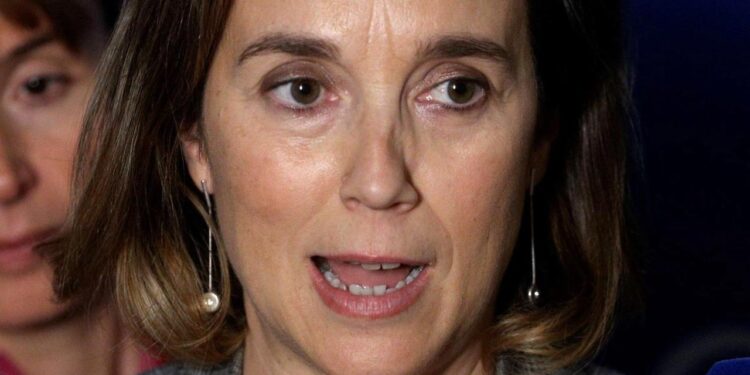 Cuca Gamarra acusa a Sánchez de imponer su plan energético y luego subirse al Falcon