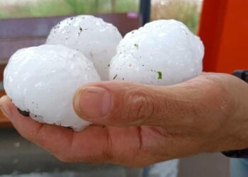 Muere una niña de 20 meses en Gerona por las heridas sufridas en la cabeza durante una intensa granizada