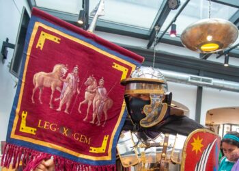 Un pasacalles romano y el pregón a cargo de la cantante Vicky Larraz darán hoy el pistoletazo de salida a las Fiestas de los Santos Niños