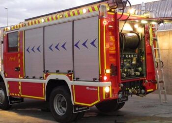 Herido grave el conductor de un vehículo que ha impactado contra una rotonda en El Ensanche