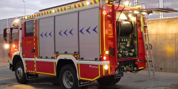 Herido grave el conductor de un vehículo que ha impactado contra una rotonda en El Ensanche