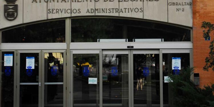 Policías locales de Leganés fuera de servicio han entrado a la fuerza en las dependencias municipales ocasionado numerosos destrozos