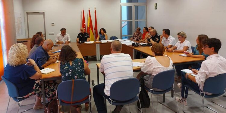 Nueva reunión del Consejo Escolar Municipal con la participación de técnicos municipales y mandos policiales