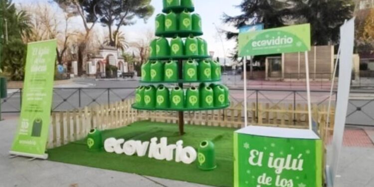 La Plaza de Cervantes tendrá un “Árbol de Miniglús” de Ecovidrio para promover el reciclaje