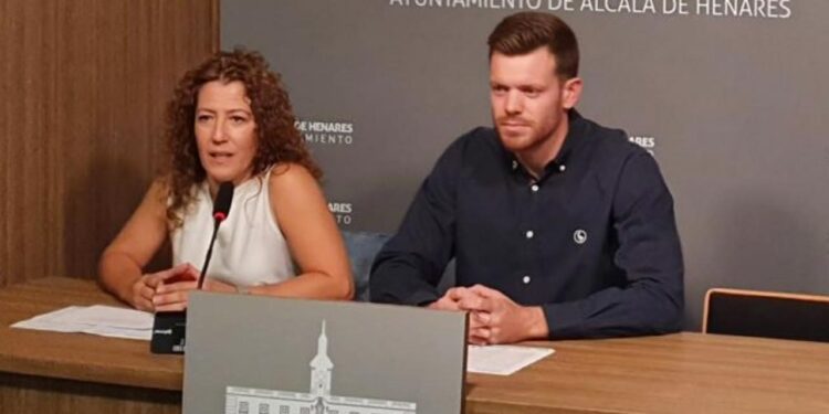 El concejal presidente del distrito V, Alberto González presenta las Fiestas del Val 2022