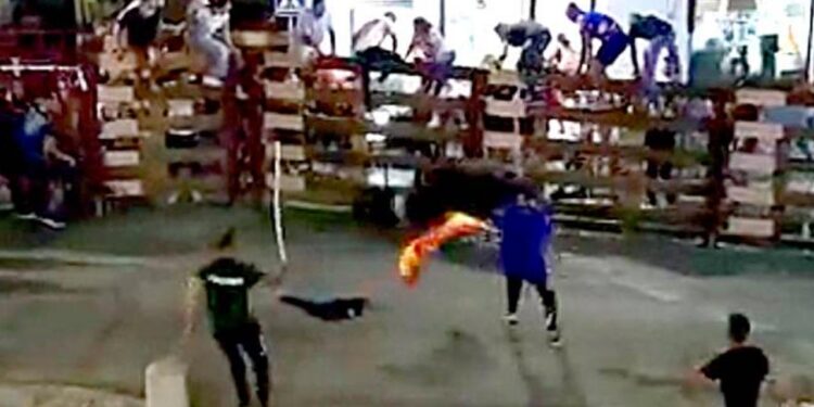 Muere un hombre de 30 años corneado por un toro en los encierros de Navalcarnero