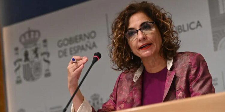 El Gobierno se suma a la guerra de los impuestos y bonificará el IRPF a la mitad de los trabajadores y creará un impuesto para grandes fortunas