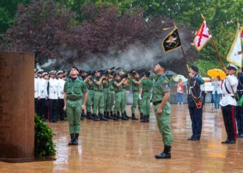 Alcalá rinde homenaje a los alcalaínos víctimas de ETA con la inauguración de un monumento en su memoria