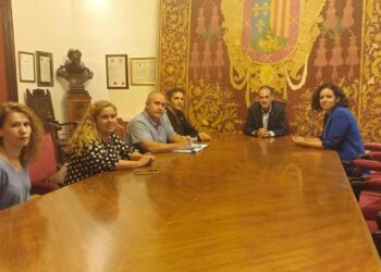 La Plataforma para la construcción del IES en La Garena se reúnen con el vicealcalde, Miguel Ángel Lezcano ante la paralización del proyecto de terminación