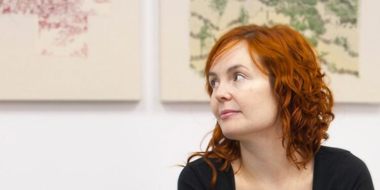 La Capilla del Oidor acoge la obra de la artista mallorquina Maribel Binimelis, que explora los tejidos del hogar