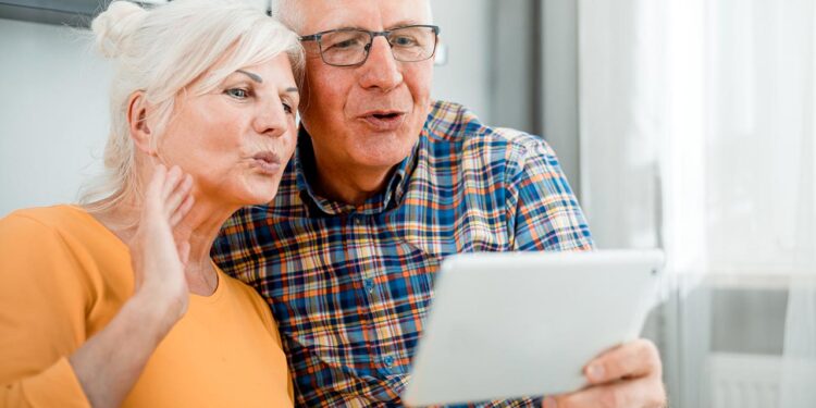 Arranca la temporada de actividades en los Centros Municipales de Mayores con talleres, conferencias y visitas culturales