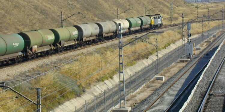 La actuación coordinada de la Policía Local de Coslada, CNP y vigilantes de ADIF, termina con la detención del presunto autor de un robo de material ferroviario altamente sensible