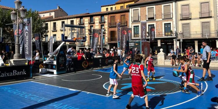 La Plaza Cervantes ha acogido hoy el circuito Plaza 3×3 CaixaBank