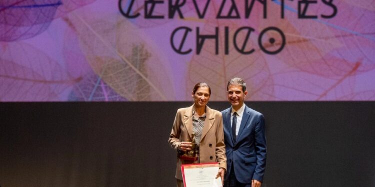 Mar Benegas recibe el Premio Cervantes Chico