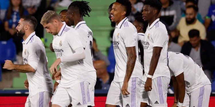 El Madrid vence en Getafe (0-1) y es líder