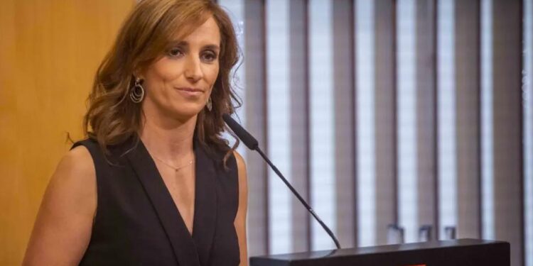 Mónica García visita Alcalá dentro de la ruta ‘A Punto’ para presentar sus propuestas para las próximas elecciones