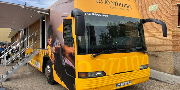 Alcalá, primera parada del autobús informativo del Ingreso Mínimo Vital