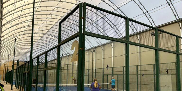 La Ciudad Deportiva Municipal del Val ya cuenta con pistas de pádel cubiertas