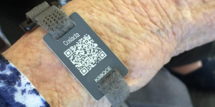 Coslada facilitará una pulsera gratuita con código un QR que facilite información en caso de emergencia