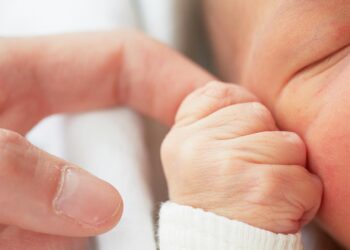 El Ayuntamiento de Alcalá regala a los nacidos en 2021 un «Pack de Bienvenida»