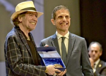 Joaquín Sabina recibe el Premio Ciudad de Alcalá a las Artes y las Letras