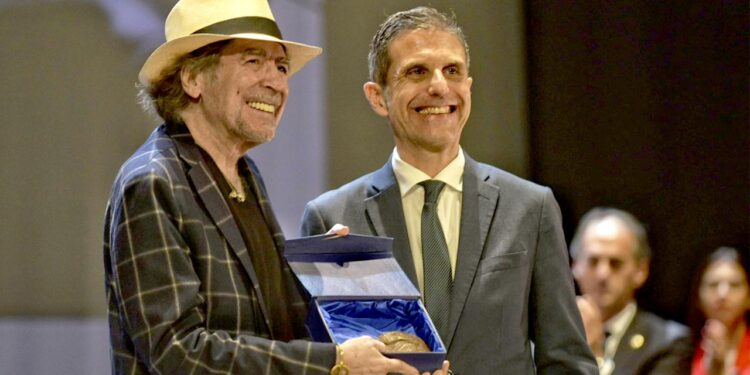 Joaquín Sabina recibe el Premio Ciudad de Alcalá a las Artes y las Letras
