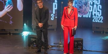 Los actores Juan Carlos Librado ‘Nene’ e Iria Parada pusieron el toque de humor a una espectacular Gala de Clausura de ALCINE51