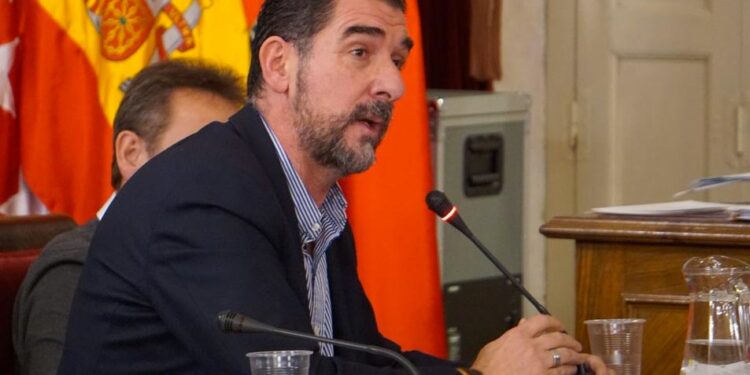 Blázquez, al gobierno de Ayuso: “que se dejen de visitas de tapadillo y que se pongan a trabajar por los vecinos de Alcalá de Henares»