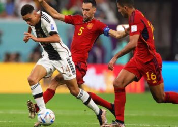 España y Alemania empatan (1-1) y se jugarán el pase en la última jornada