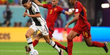 España y Alemania empatan (1-1) y se jugarán el pase en la última jornada