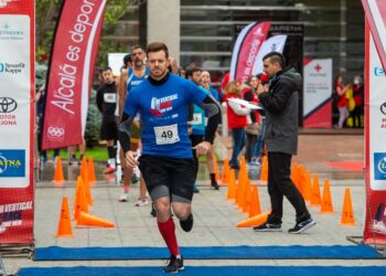 Más de 200 participantes en la III Carrera Vertical Torre Garena