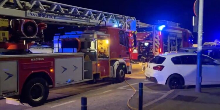 Dos personas mueren por inhalación de humo en un incendio en Móstoles