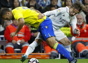 El Real Madrid gana al Cádiz por la mínima