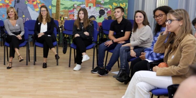 La ministra de Educación, Pilar Alegría, visita un centro educativo de Coslada