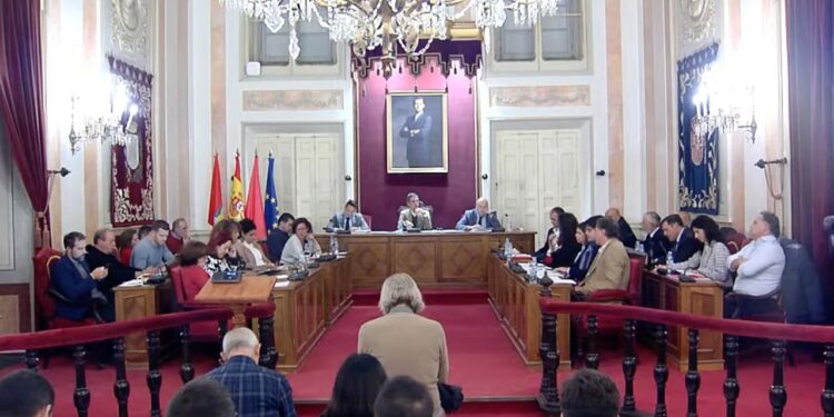 El PSOE de Alcalá acusa al PP de estar detrás de la decisión de Mayoral de abandonar la formación naranja
