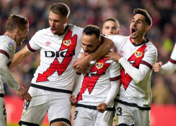 El Rayo fulmina al Madrid y le apea del liderato