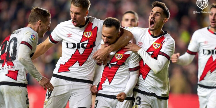 El Rayo fulmina al Madrid y le apea del liderato