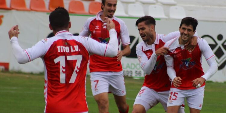 La RSD Alcalá toma aire a costa de un Aranjuez que suma su tercera derrota consecutiva