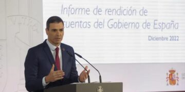 Tercer plan anticrisis del Gobierno: retira el descuento al combustible y baja el IVA de alimentos