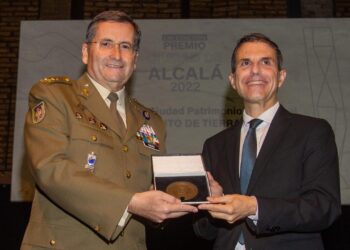 El Jefe de Estado Mayor del Ejército de Tierra recoge el Premio Ciudad de Alcalá “Ciudad Patrimonio Mundial”