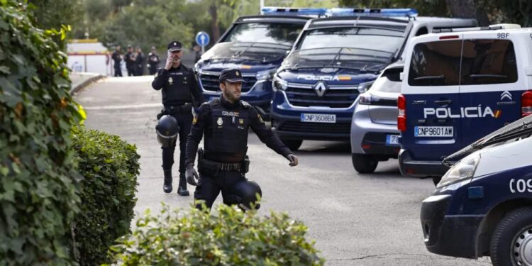 España detecta seis sobres con explosivos, uno de ellos enviado a Pedro Sánchez