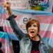 Los colectivos LGTBI se manifiestan contra los «recortes» del PSOE a la ley trans