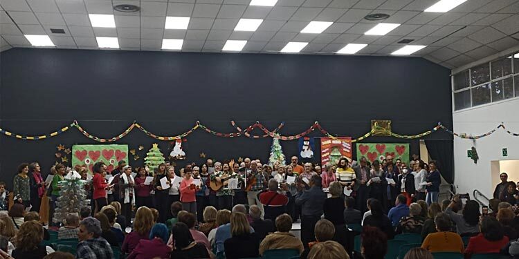 La Escuela Municipal de Adultos celebró su tradicional fiesta navideña