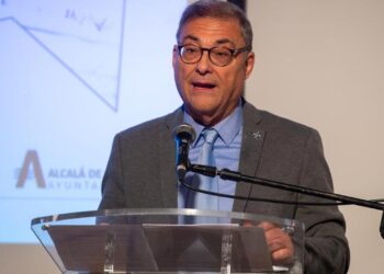 El pregón del cronista oficial de la ciudad, Manuel Vicente Sánchez, da el pistoletazo de salida a la Navidad de Alcalá