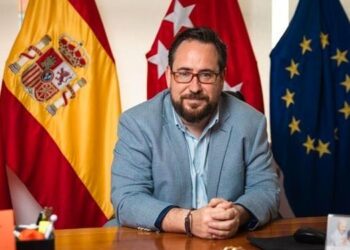 El alcalde de Paracuellos, Alberto Campos, recibe dos balas de arma corta en su buzón