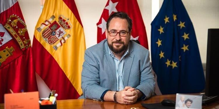 El alcalde de Paracuellos, Alberto Campos, recibe dos balas de arma corta en su buzón